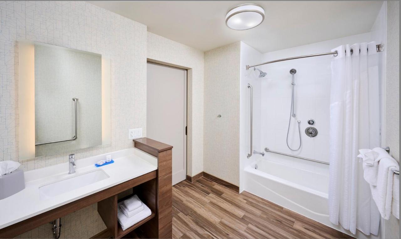 Holiday Inn Express & Suites - Brantford By Ihg Buitenkant foto