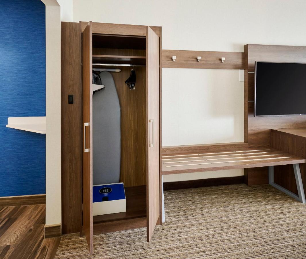 Holiday Inn Express & Suites - Brantford By Ihg Buitenkant foto